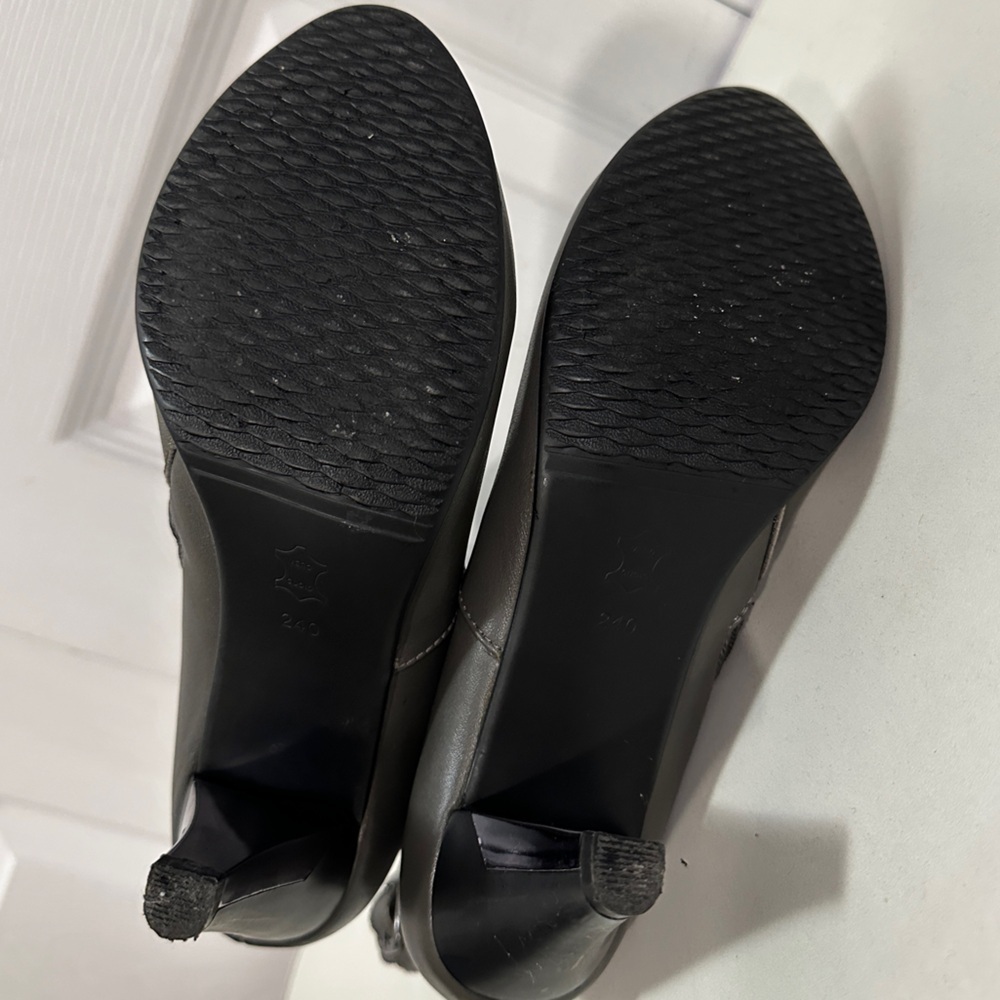 Elegant Gray Leather Boots Sz#8 - Picture 9 of 9